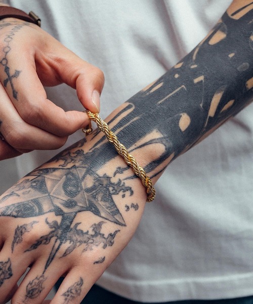 Subciety(サブサエティ)の「TWIST COMBI CHAIN BRACELET(ブレスレット・メンズ・シルバー×ゴールド/ゴールド系その他・FREE)」の19枚目の写真
