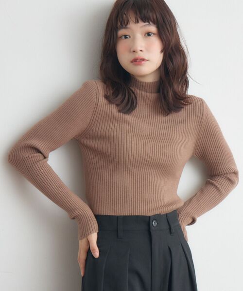 RETRO GIRL(レトロガール)の「【WEB限定カラー追加】リブハイネックニット(ニット/セーター・レディース・ブラック/レッド/ライトベージュ/イエロー/ホワイト/グリーン/ブラック系その他3/ブルー/レッド系1/ホワイト系その他/ライトグレー/ダークブルー/ベージュ/マスタード/パープル/ブラウン/ライトグリーン/ピンク/チャコールグレー・FREE)」の7枚目の写真