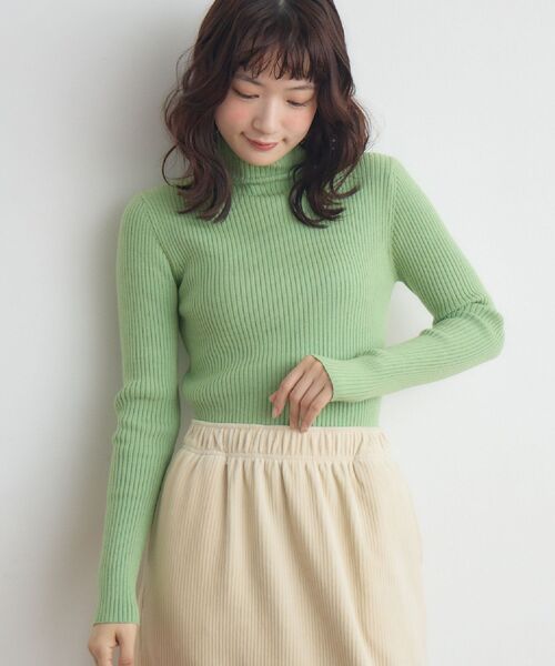 RETRO GIRL(レトロガール)の「【WEB限定カラー追加】リブハイネックニット(ニット/セーター・レディース・ブラック/レッド/ライトベージュ/イエロー/ホワイト/グリーン/ブラック系その他3/ブルー/レッド系1/ホワイト系その他/ライトグレー/ダークブルー/ベージュ/マスタード/パープル/ブラウン/ライトグリーン/ピンク/チャコールグレー・FREE)」の11枚目の写真