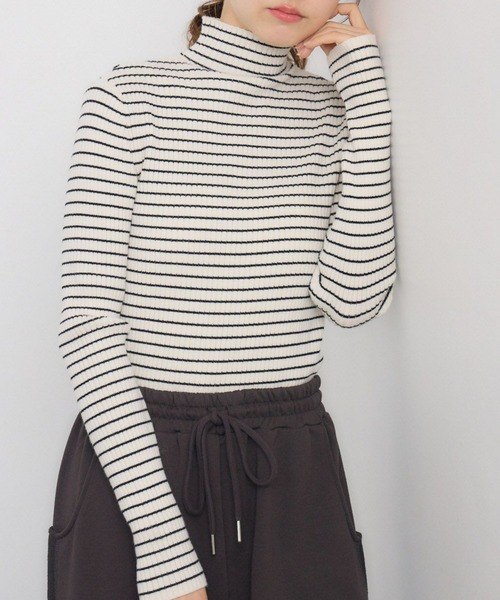 RETRO GIRL(レトロガール)の「【WEB限定カラー追加】リブハイネックニット(ニット/セーター・レディース・ブラック/レッド/ライトベージュ/イエロー/ホワイト/グリーン/ブラック系その他3/ブルー/レッド系1/ホワイト系その他/ライトグレー/ダークブルー/ベージュ/マスタード/パープル/ブラウン/ライトグリーン/ピンク/チャコールグレー・FREE)」の2枚目の写真