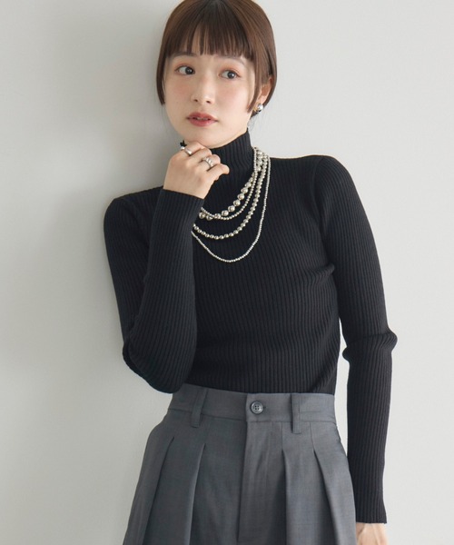 RETRO GIRL(レトロガール)の「【WEB限定カラー追加】リブハイネックニット(ニット/セーター・レディース・ブラック/レッド/ライトベージュ/イエロー/ホワイト/グリーン/ブラック系その他3/ブルー/レッド系1/ホワイト系その他/ライトグレー/ダークブルー/ベージュ/マスタード/パープル/ブラウン/ライトグリーン/ピンク/チャコールグレー・FREE)」の3枚目の写真