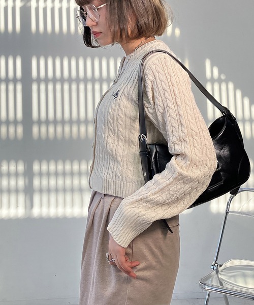 セール】☆ロゴ刺繍 ケーブル編みショートカーディガン（カーディガン