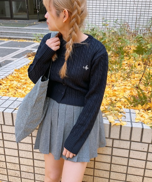 セール】☆ロゴ刺繍 ケーブル編みショートカーディガン