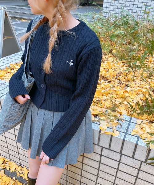 セール】☆ロゴ刺繍 ケーブル編みショートカーディガン（カーディガン