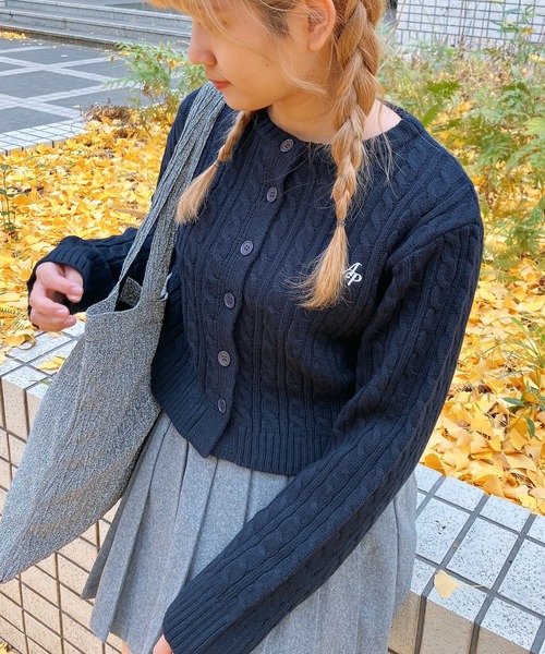 セール】☆ロゴ刺繍 ケーブル編みショートカーディガン（カーディガン