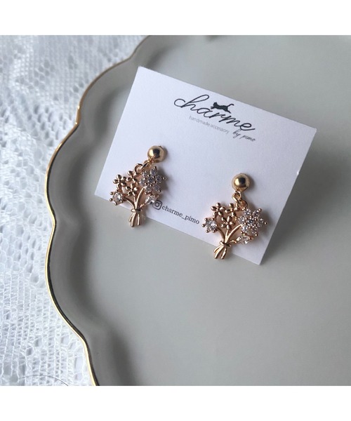 tone(トーン)の「【charme by pimo 】花束 ジルコニア ピアス(MA)(ピアス(両耳用)・レディース・ゴールド・FREE)」の1枚目の写真