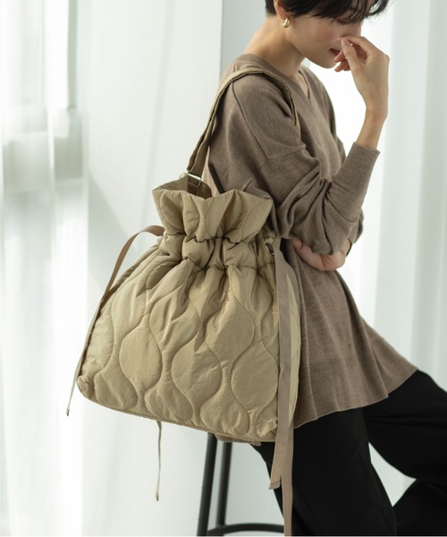OPAQUE.CLIP（オペークドットクリップ）の「◆【2WAY／A4サイズ対応】キルティングドロストリボンショルダー（トートバッグ・レディース・グレー/カーキ/ブラック/ベージュ・00）」の3枚目の写真