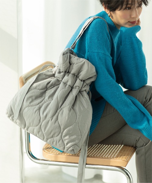 OPAQUE.CLIP（オペークドットクリップ）の「◆【2WAY／A4サイズ対応】キルティングドロストリボンショルダー（トートバッグ・レディース・グレー/カーキ/ブラック/ベージュ・00）」の2枚目の写真