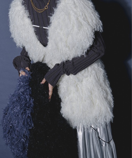 Ezick(エジック)の「Plenty loop リボンヤーンVネックベスト(ベスト・レディース・ネイビー/ブラック/オフホワイト・FREE)」の17枚目の写真