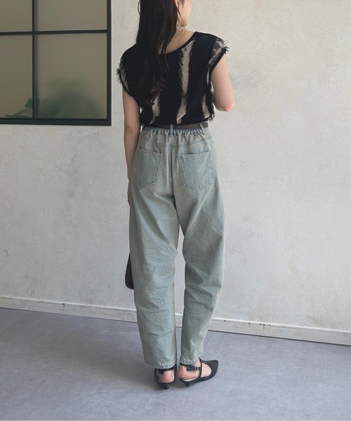 Thevon（ゼボン）の「カーブデニムパンツ（デニムパンツ・レディース・ブラック/ブルー/ネイビー/ダークブラウン/ブラック系その他/オフホワイト/サックスブルー・SMALL/MEDIUM）」の15枚目の写真