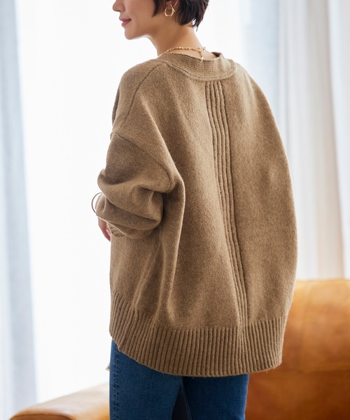 RUIRUE BOUTIQUE(ルイルエブティック)の「洗える |Vネックオーバーサイズニットプルオーバー | Vネック トップス 長袖 ベーシック シンプル オーバーサイズ ビッグシルエット(ニット/セーター・レディース・チャコールグレー/ブラック/アイボリー/ブラウン・S~M/M~L)」の12枚目の写真