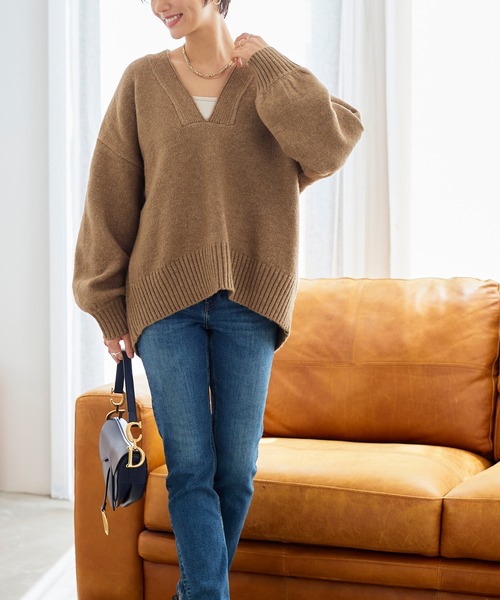 RUIRUE BOUTIQUE(ルイルエブティック)の「洗える |Vネックオーバーサイズニットプルオーバー | Vネック トップス 長袖 ベーシック シンプル オーバーサイズ ビッグシルエット(ニット/セーター・レディース・チャコールグレー/ブラック/アイボリー/ブラウン・S~M/M~L)」の11枚目の写真