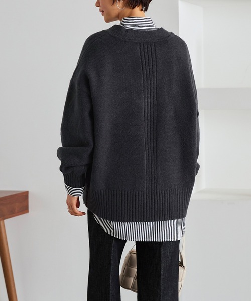 RUIRUE BOUTIQUE(ルイルエブティック)の「洗える |Vネックオーバーサイズニットプルオーバー | Vネック トップス 長袖 ベーシック シンプル オーバーサイズ ビッグシルエット(ニット/セーター・レディース・チャコールグレー/ブラック/アイボリー/ブラウン・S~M/M~L)」の8枚目の写真