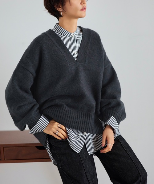 RUIRUE BOUTIQUE(ルイルエブティック)の「洗える |Vネックオーバーサイズニットプルオーバー | Vネック トップス 長袖 ベーシック シンプル オーバーサイズ ビッグシルエット(ニット/セーター・レディース・チャコールグレー/ブラック/アイボリー/ブラウン・S~M/M~L)」の7枚目の写真