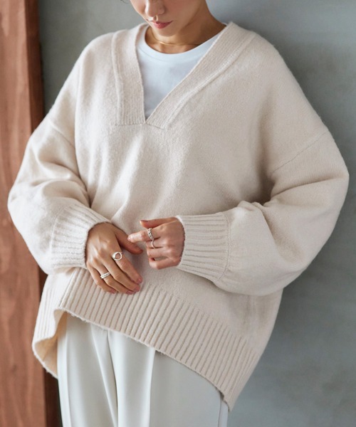 RUIRUE BOUTIQUE(ルイルエブティック)の「洗える |Vネックオーバーサイズニットプルオーバー | Vネック トップス 長袖 ベーシック シンプル オーバーサイズ ビッグシルエット(ニット/セーター・レディース・チャコールグレー/ブラック/アイボリー/ブラウン・S~M/M~L)」の5枚目の写真