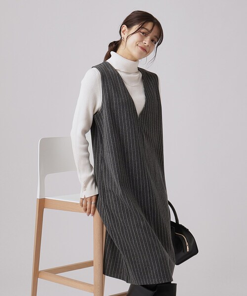SHOO・LA・RUE(シューラルー)の「◆低身長さんにも ウール調Vネックジャンスカ(ワンピース・レディース・ブラック系7/ブラック/チャコール・02/03/04)」の1枚目の写真