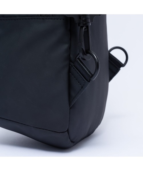 BEAMS DESIGN(ビームス デザイン)の「BEAMS DESIGN(ビームスデザイン) エラスティックメッシュ ボディバッグ(ボディバッグ/ウエストポーチ・メンズ・ブラック/ネイビー/グレー/サンドベージュ/ライトグレー・FREE)」の13枚目の写真
