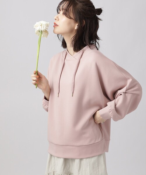 DRESKIP（ドレスキップ）の「◆【高レビュー】大人のきれいめカジュアルに なめらかタッチ もちさら抜け襟トップス（スウェット・レディース・ライトグレー/ブラック/ベビーピンク/ライトブルー/オフホワイト・02/03/04）」の5枚目の写真