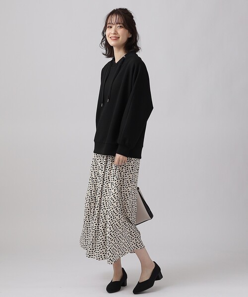 DRESKIP（ドレスキップ）の「◆【高レビュー】大人のきれいめカジュアルに なめらかタッチ もちさら抜け襟トップス（スウェット・レディース・ライトグレー/ブラック/ベビーピンク/ライトブルー/オフホワイト・02/03/04）」の13枚目の写真