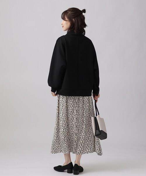 DRESKIP（ドレスキップ）の「◆【高レビュー】大人のきれいめカジュアルに なめらかタッチ もちさら抜け襟トップス（スウェット・レディース・ライトグレー/ブラック/ベビーピンク/ライトブルー/オフホワイト・02/03/04）」の14枚目の写真