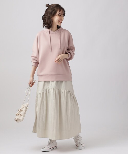 DRESKIP（ドレスキップ）の「◆【高レビュー】大人のきれいめカジュアルに なめらかタッチ もちさら抜け襟トップス（スウェット・レディース・ライトグレー/ブラック/ベビーピンク/ライトブルー/オフホワイト・02/03/04）」の18枚目の写真