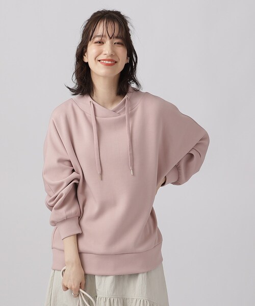 DRESKIP（ドレスキップ）の「◆【高レビュー】大人のきれいめカジュアルに なめらかタッチ もちさら抜け襟トップス（スウェット・レディース・ライトグレー/ブラック/ベビーピンク/ライトブルー/オフホワイト・02/03/04）」の7枚目の写真