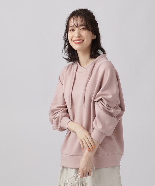 DRESKIP（ドレスキップ）の「◆【高レビュー】大人のきれいめカジュアルに なめらかタッチ もちさら抜け襟トップス（スウェット・レディース・ライトグレー/ブラック/ベビーピンク/ライトブルー/オフホワイト・02/03/04）」の8枚目の写真