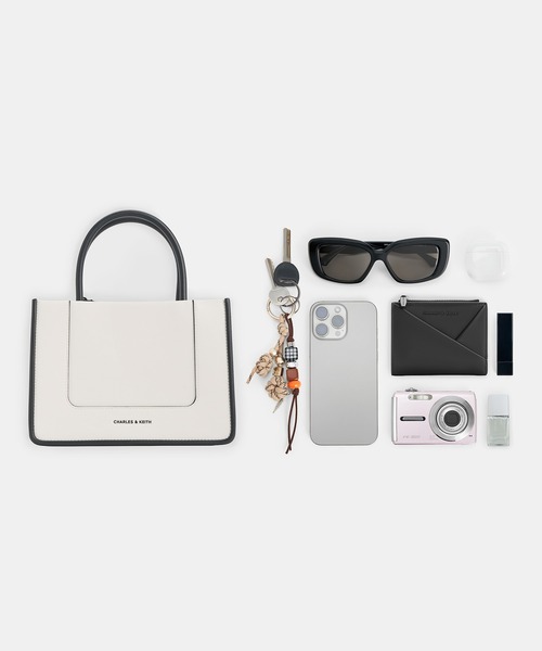 CHARLES & KEITH(チャールズ & キース)の「Daylla ミニデイラー トートバッグ(トートバッグ・レディース・クリーム/スミクロ/ダークブラウン/ライトピンク・M)」の18枚目の写真
