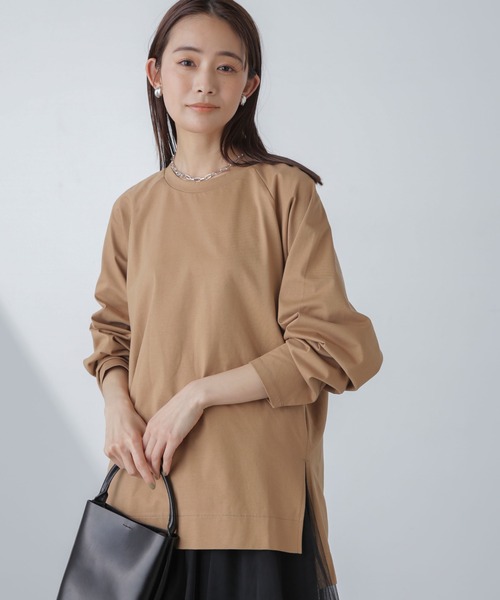 NANO universe(ナノユニバース)の「サイドスリットラグランカットチュニックトップス(Tシャツ/カットソー・レディース・ベージュ/ホワイト/ブラック・FREE)」の1枚目の写真