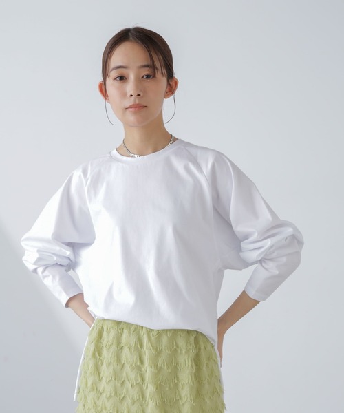 NANO universe(ナノユニバース)の「サイドスリットラグランカットチュニックトップス(Tシャツ/カットソー・レディース・ベージュ/ホワイト/ブラック・FREE)」の7枚目の写真