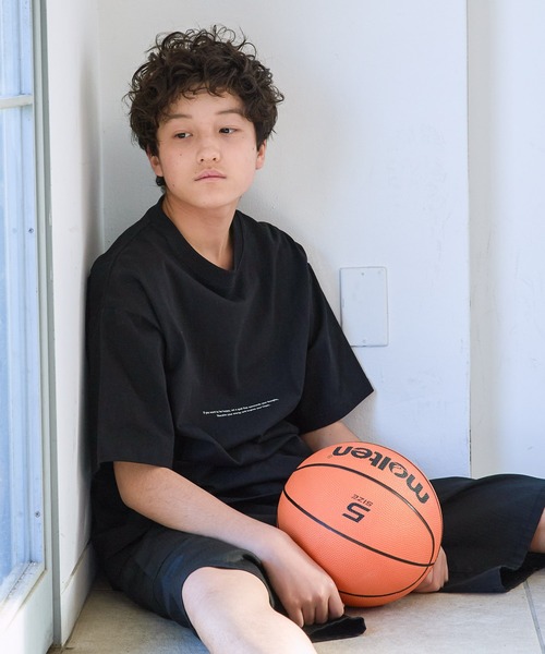 GLOBAL WORK(グローバルワーク)の「USAグラフィックT半袖/AND YUA ANY/976550(Tシャツ/カットソー・キッズ・チャコールグレー/ホワイト系5/ブラック系9/グレイッシュベージュ/ホワイト系6/ライトグレー系2/ブラック系/ホワイト系7/ホワイト系8/ライトグレー系3/ブラック系1/ブラウン・160cm/150cm/170cm)」の6枚目の写真