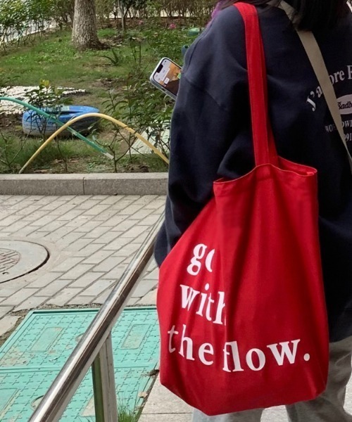 Vipoa（ヴィポア）の「LOGO GRAPHIC SHOPPING BAG（トートバッグ・レディース・レッド・FREE）」の7枚目の写真