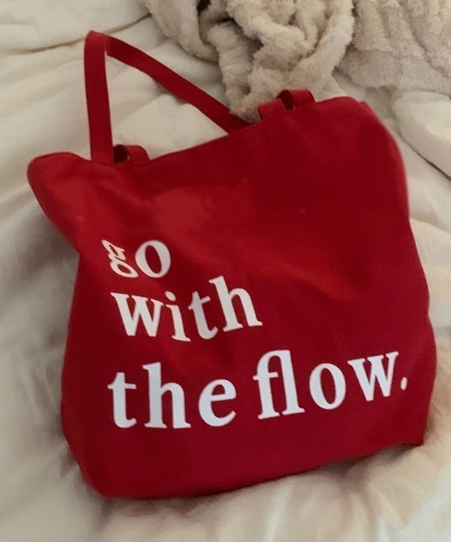 Vipoa（ヴィポア）の「LOGO GRAPHIC SHOPPING BAG（トートバッグ・レディース・レッド・FREE）」の2枚目の写真