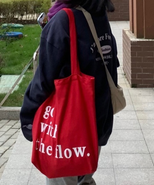 Vipoa（ヴィポア）の「LOGO GRAPHIC SHOPPING BAG（トートバッグ・レディース・レッド・FREE）」の4枚目の写真