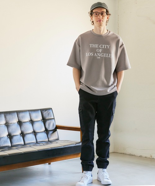 coca（coca）（コカ）の「【WEB限定セール】メンズ ハリ感ダンボールプリントロゴTシャツ（Tシャツ/カットソー・メンズ・ブラック/グレイッシュベージュ・M/L/XL）」の8枚目の写真