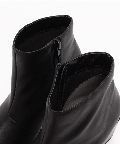 koe（コエ）の「ポインテッドショートブーツ（ブーツ・レディース・ブラック・MEDIUM/LARGE/SMALL）」の2枚目の写真