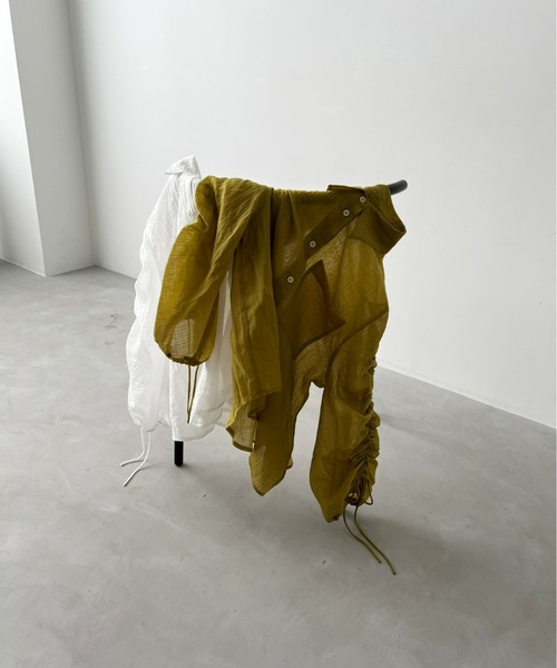 mic by Olu.（ミックバイオルドット）の「袖シャーリングシアーシャツ（シャツ/ブラウス・レディース・カーキ/ホワイト・FREE）」の5枚目の写真