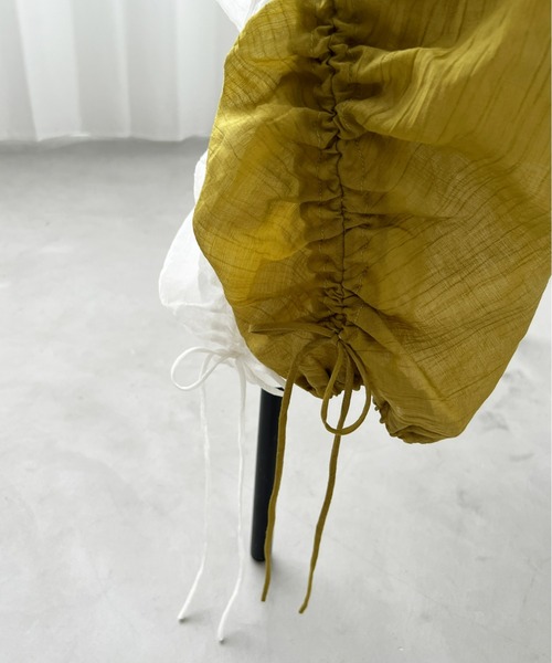 mic by Olu.（ミックバイオルドット）の「袖シャーリングシアーシャツ（シャツ/ブラウス・レディース・カーキ/ホワイト・FREE）」の7枚目の写真