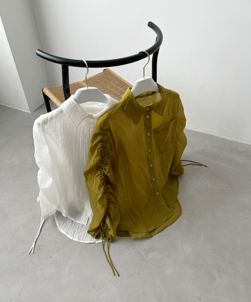 mic by Olu.（ミックバイオルドット）の「袖シャーリングシアーシャツ（シャツ/ブラウス・レディース・カーキ/ホワイト・FREE）」の6枚目の写真