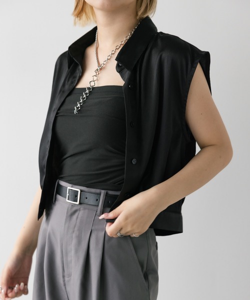 MIEL CRISHUNANT(ミエルクリシュナ)の「ノースリーブショートサテンシャツ(シャツ/ブラウス・レディース・ブラック/ライトベージュ・FREE)」の14枚目の写真