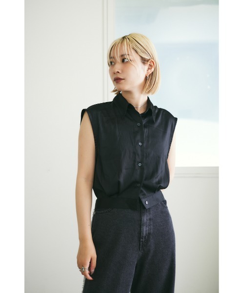 MIEL CRISHUNANT(ミエルクリシュナ)の「ノースリーブショートサテンシャツ(シャツ/ブラウス・レディース・ブラック/ライトベージュ・FREE)」の22枚目の写真