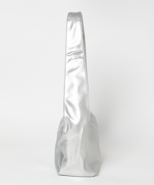 FOREVER 21(フォーエバー トゥエンティーワン)の「【2024SS】2WAYギャザーバッグ(ショルダーバッグ・レディース・ブラック/シルバー・FREE)」の5枚目の写真