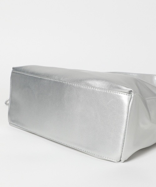 FOREVER 21(フォーエバー トゥエンティーワン)の「【2024SS】2WAYギャザーバッグ(ショルダーバッグ・レディース・ブラック/シルバー・FREE)」の17枚目の写真