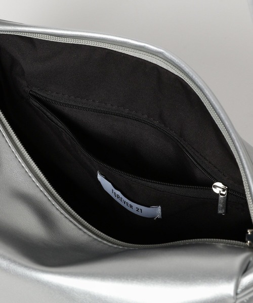 FOREVER 21(フォーエバー トゥエンティーワン)の「【2024SS】2WAYギャザーバッグ(ショルダーバッグ・レディース・ブラック/シルバー・FREE)」の11枚目の写真