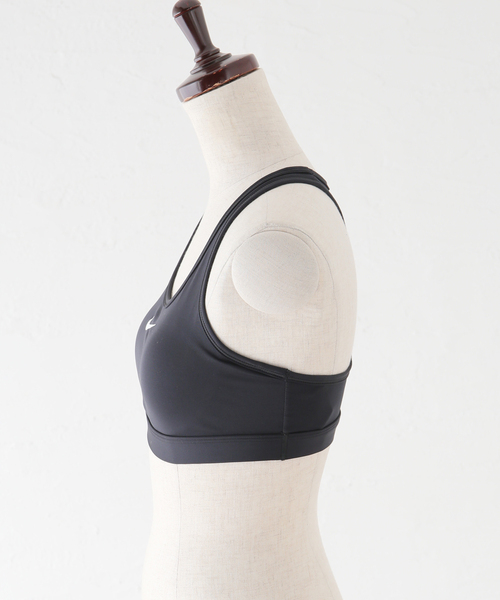 NIKE（ナイキ）の「【NIKE/ナイキ】 ウィメンズ スウッシュ MED SPT ブラ（ブラジャー・レディース・ブラック/ホワイト・X-SMALL/SMALL）」の4枚目の写真