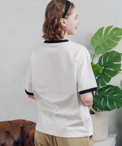 MUHET（ミュエータ）の「リンガーTシャツ（Tシャツ/カットソー・レディース・グリーン/グレイッシュベージュ/オフホワイト/ブルー・X-LARGE/MEDIUM）」の7枚目の写真