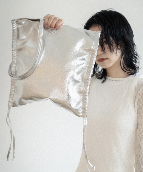 MURUA（ムルーア）の「【WEB限定商品】MURUA (ムルーア)メタリックサイドシャーリングリボントートバッグ　A4対応　MR-B1291（トートバッグ・レディース・シルバー/ブルー・FREE）」の14枚目の写真