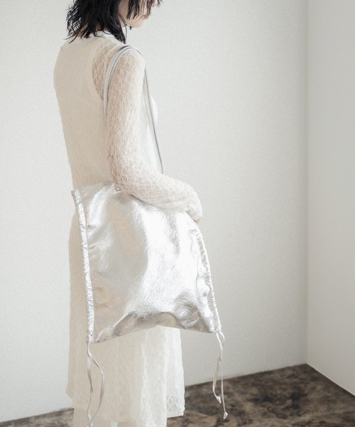 MURUA（ムルーア）の「【WEB限定商品】MURUA (ムルーア)メタリックサイドシャーリングリボントートバッグ　A4対応　MR-B1291（トートバッグ・レディース・シルバー/ブルー・FREE）」の15枚目の写真