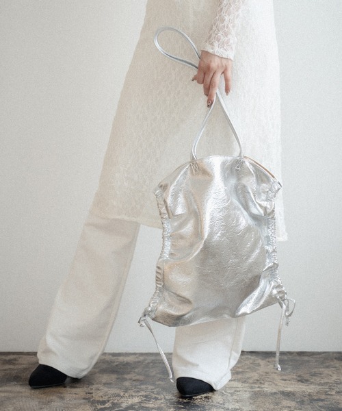 MURUA（ムルーア）の「【WEB限定商品】MURUA (ムルーア)メタリックサイドシャーリングリボントートバッグ　A4対応　MR-B1291（トートバッグ・レディース・シルバー/ブルー・FREE）」の17枚目の写真