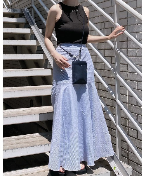 Reurie'(レウリィ)の「アイレットアメリカンスリーブトップス/eyelet american sleeve top ノースリーブ タンクトップ アメスリ ハトメ 胸元デザイン 穴あき カジュアル シンプル 韓国 Y2K ストリート モノトーン 黒 ブラック グレージュ グレー ベージュ(タンクトップ・レディース・グレイッシュベージュ/ブラック・FREE)」の14枚目の写真